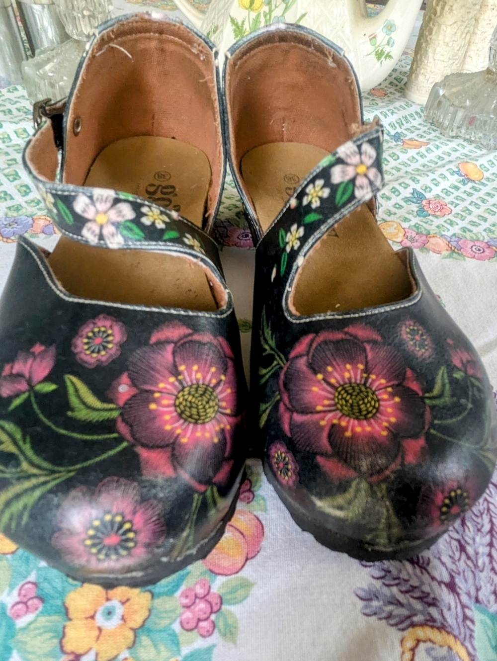 Goby Floral Clogs